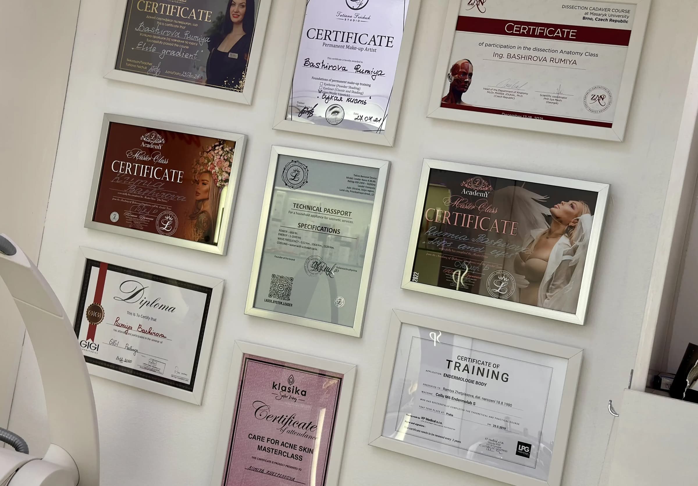 Certifikáty a diplom Rumiya